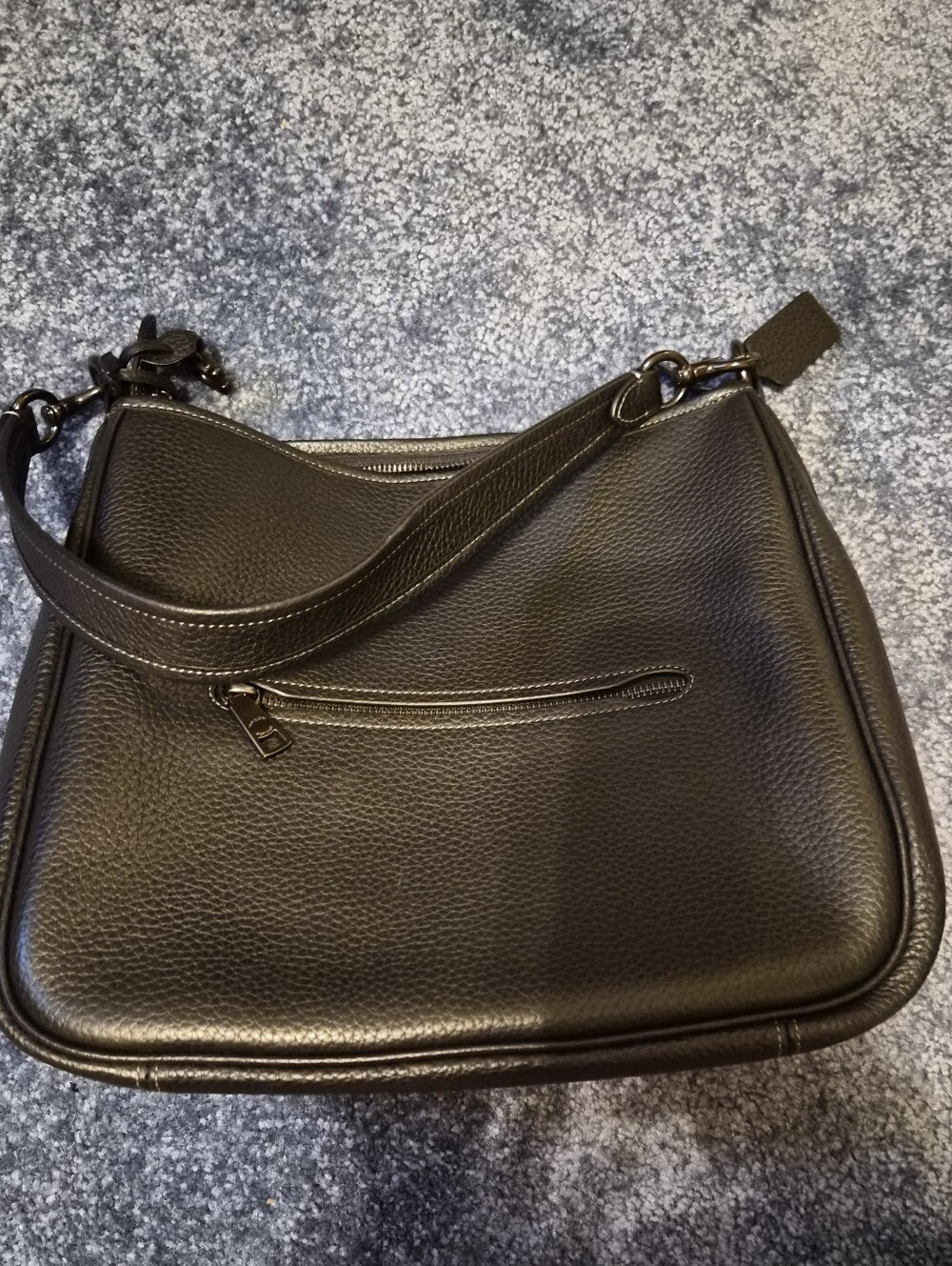 Coach Carrie Shoulder Bag With Matte Black Hardware - Picture 2 of 4